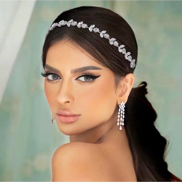 Accessories - Elegant Silver Crystal Headband